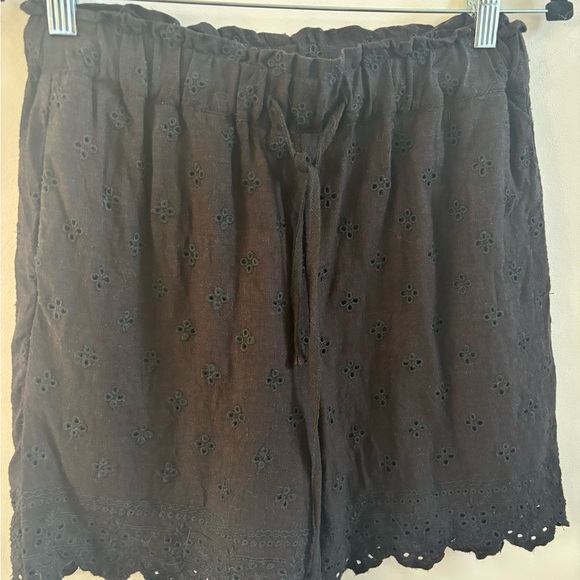 DEX EYELET EMBROIDERED PULL ON SHORTS - Picture 6 of 7